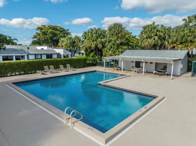 370 Fairway Circle 13, Weston, FL 33326