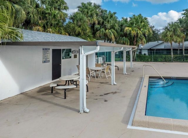 370 Fairway Circle 13, Weston, FL 33326