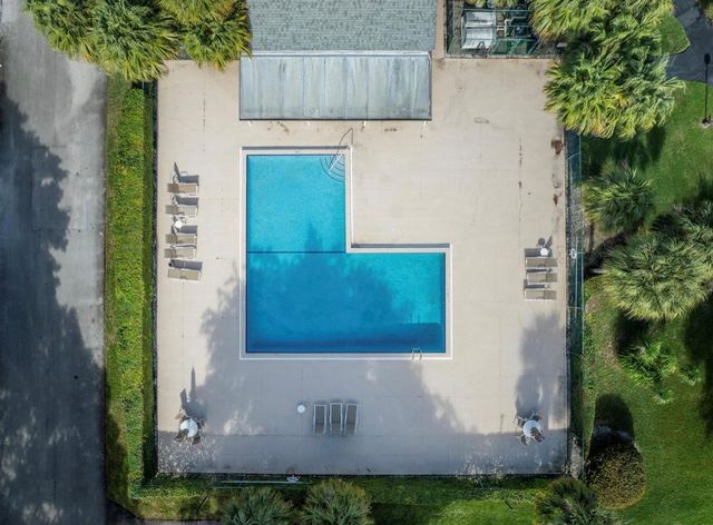 370 Fairway Circle 13, Weston, FL 33326