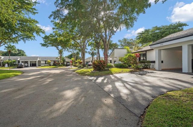 370 Fairway Circle 13, Weston, FL 33326