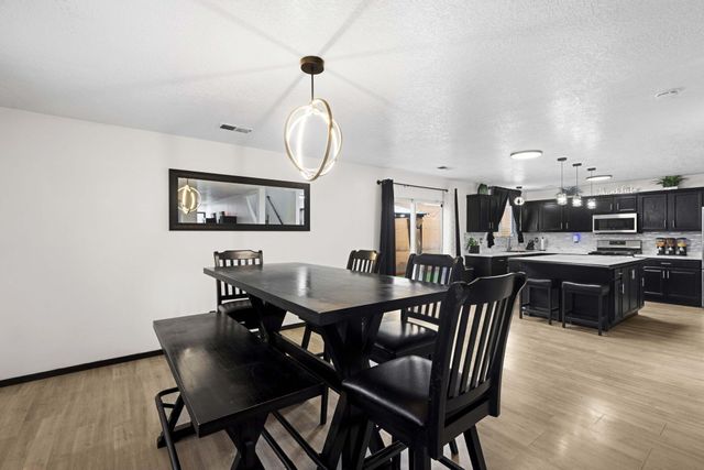 727 Avanti Street SW, Albuquerque, NM 87121