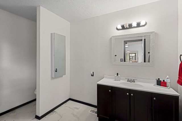 727 Avanti Street SW, Albuquerque, NM 87121