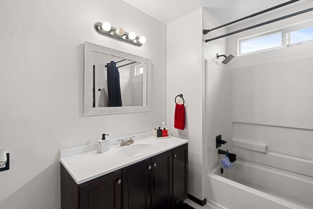 727 Avanti Street SW, Albuquerque, NM 87121