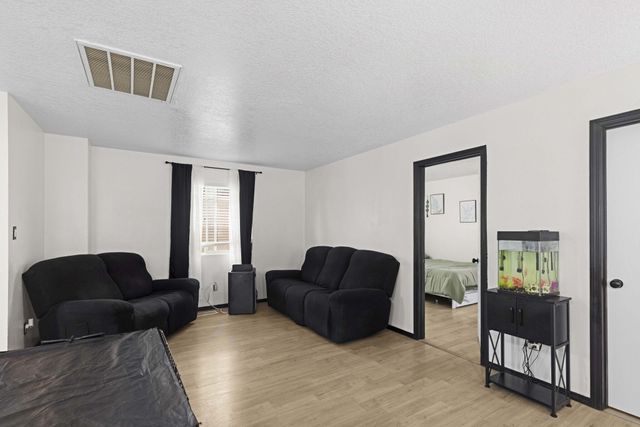 727 Avanti Street SW, Albuquerque, NM 87121