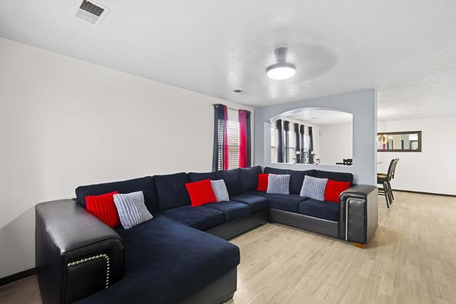 727 Avanti Street SW, Albuquerque, NM 87121