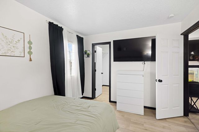 727 Avanti Street SW, Albuquerque, NM 87121