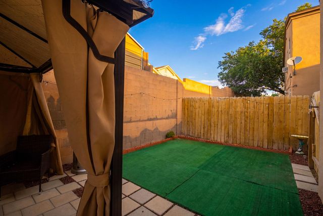 727 Avanti Street SW, Albuquerque, NM 87121