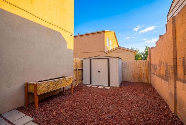 727 Avanti Street SW, Albuquerque, NM 87121