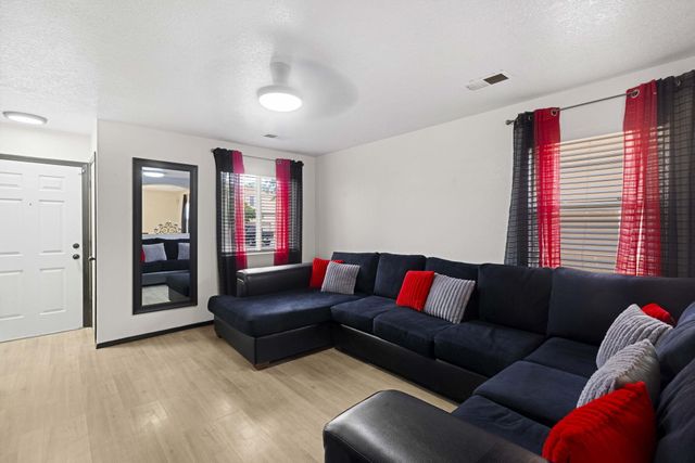 727 Avanti Street SW, Albuquerque, NM 87121
