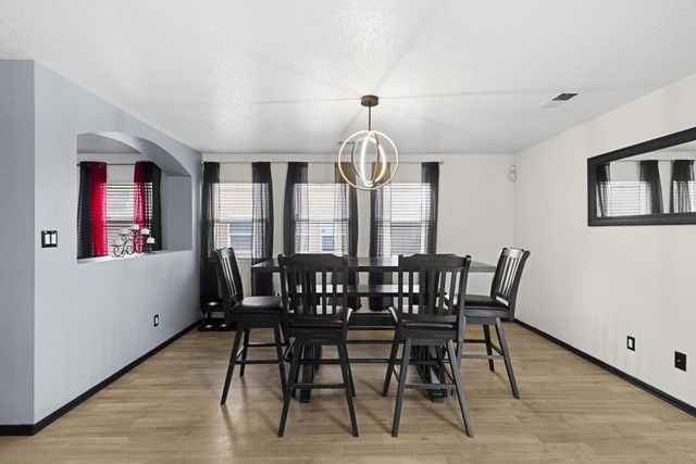 727 Avanti Street SW, Albuquerque, NM 87121