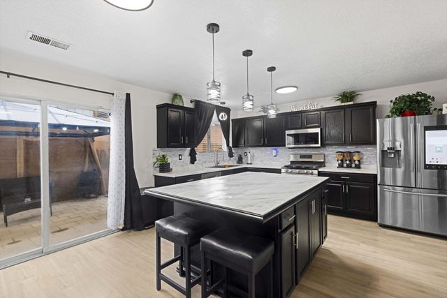 727 Avanti Street SW, Albuquerque, NM 87121