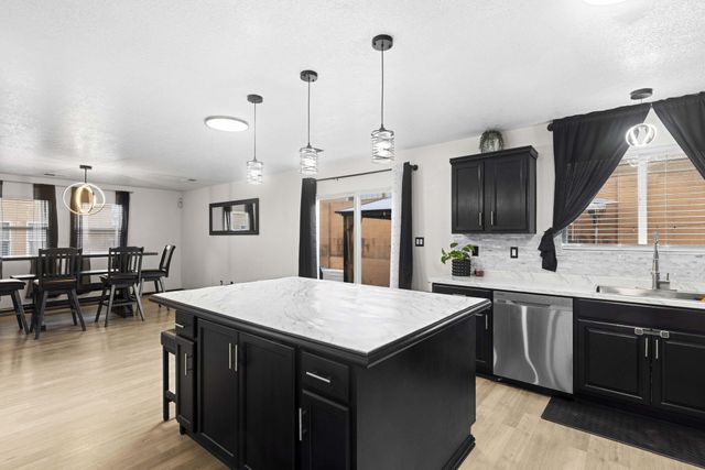 727 Avanti Street SW, Albuquerque, NM 87121