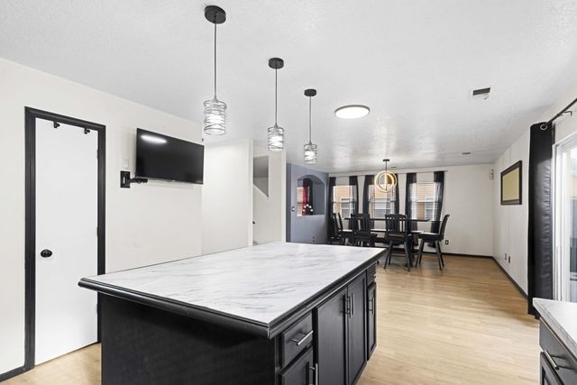 727 Avanti Street SW, Albuquerque, NM 87121