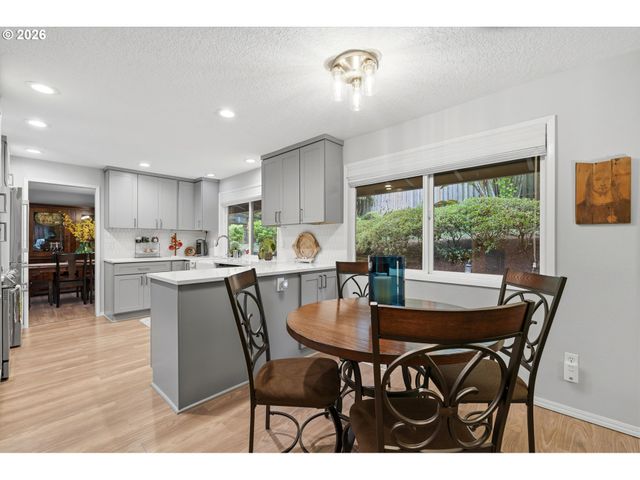 31 DA VINCI St, Lake Oswego, OR 97035