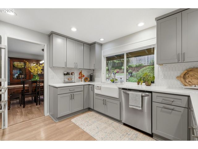 31 DA VINCI St, Lake Oswego, OR 97035