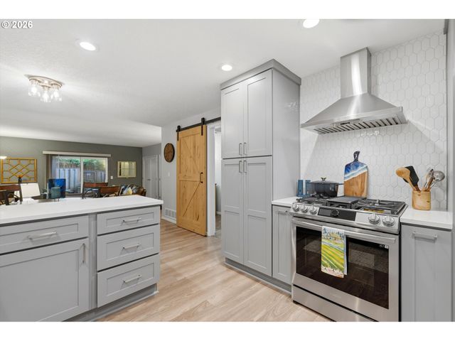 31 DA VINCI St, Lake Oswego, OR 97035