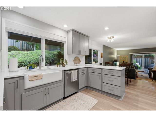 31 DA VINCI St, Lake Oswego, OR 97035