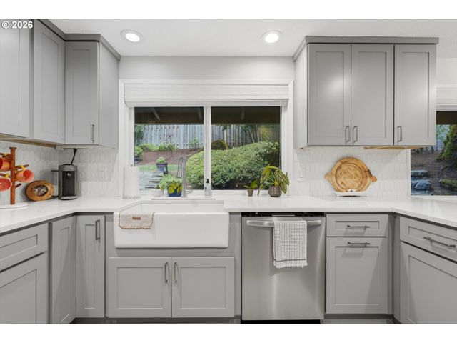 31 DA VINCI St, Lake Oswego, OR 97035