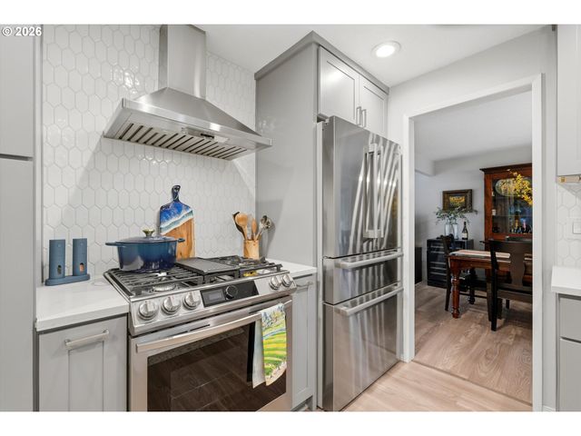 31 DA VINCI St, Lake Oswego, OR 97035