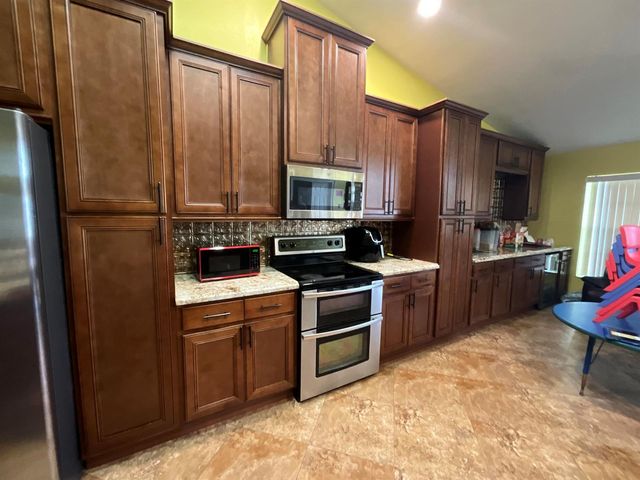 315 SW Dwight Avenue, Port St. Lucie, FL 34983