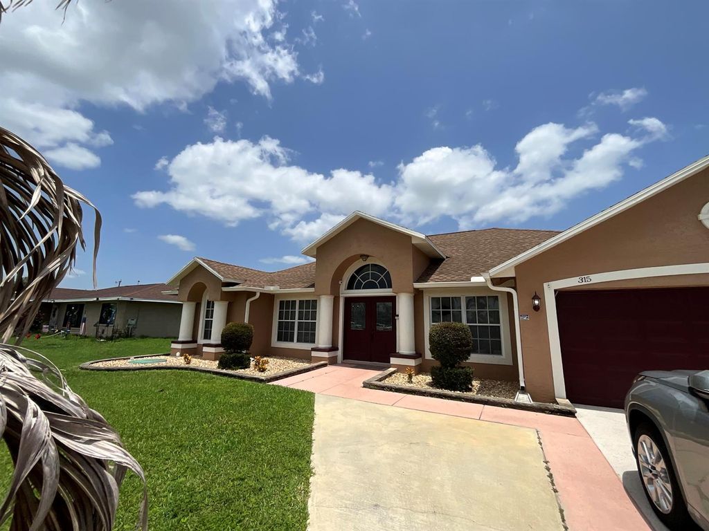 315 SW Dwight Avenue, Port St. Lucie, FL 34983