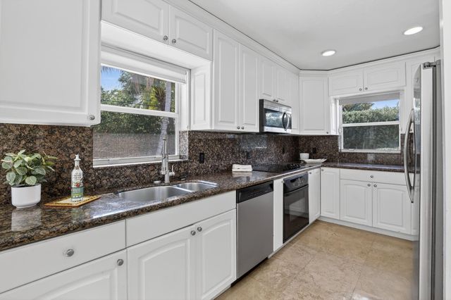 2808 NE 22nd Street, Fort Lauderdale, FL 33305