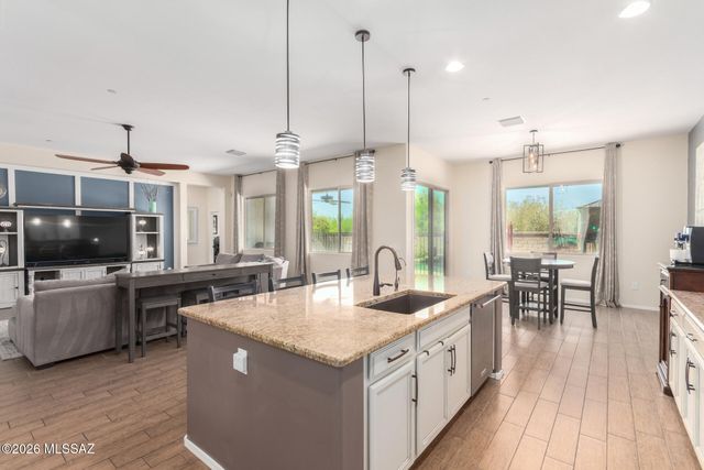 4370 W Summit Ranch Place, Marana, AZ 85658