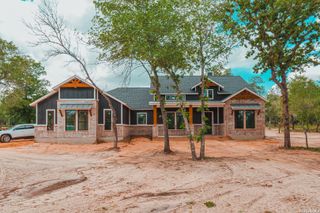 1009 Wild Flower, Floresville, TX 78114