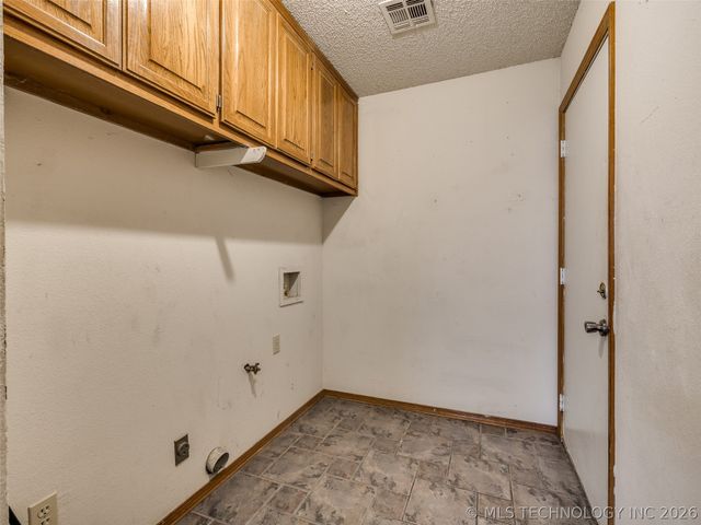 13761 S Nyssa Court, Glenpool, OK 74033