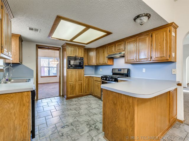 13761 S Nyssa Court, Glenpool, OK 74033