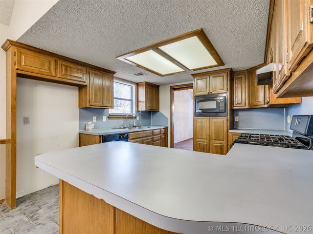 13761 S Nyssa Court, Glenpool, OK 74033