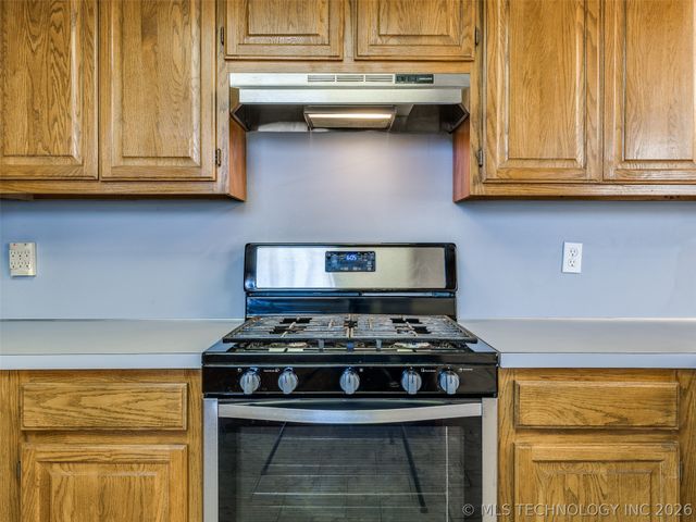 13761 S Nyssa Court, Glenpool, OK 74033