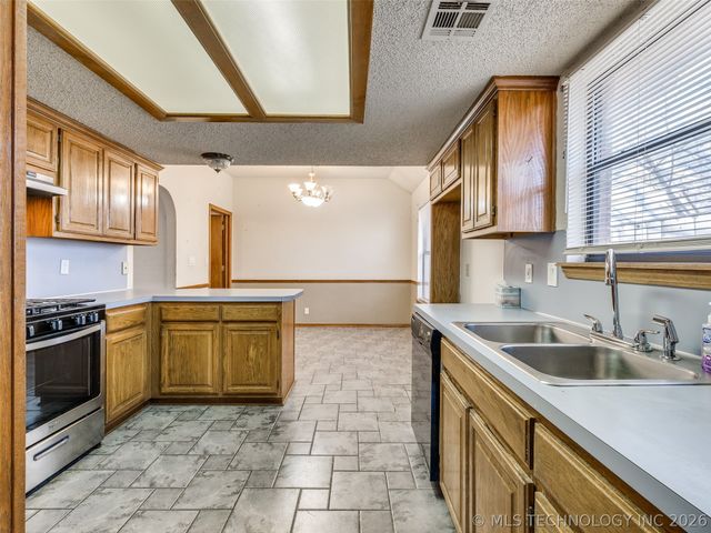 13761 S Nyssa Court, Glenpool, OK 74033