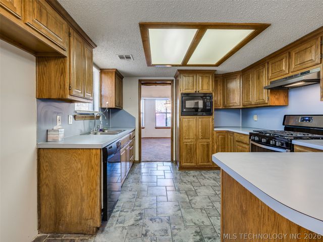 13761 S Nyssa Court, Glenpool, OK 74033