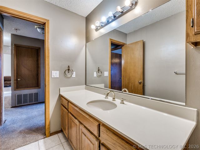 13761 S Nyssa Court, Glenpool, OK 74033