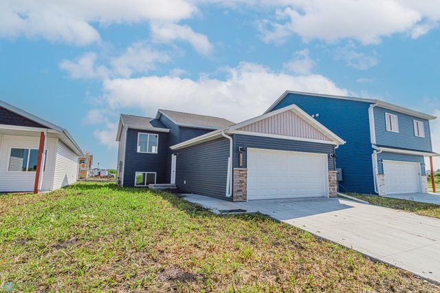 6756 66 Avenue S, Horace, ND 58047