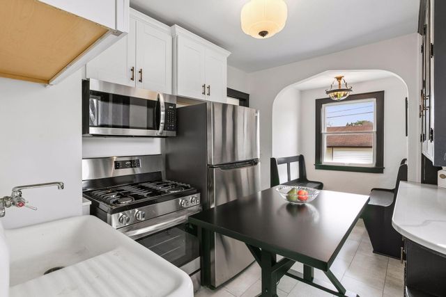 4100 Queen Avenue N, Minneapolis, MN 55412