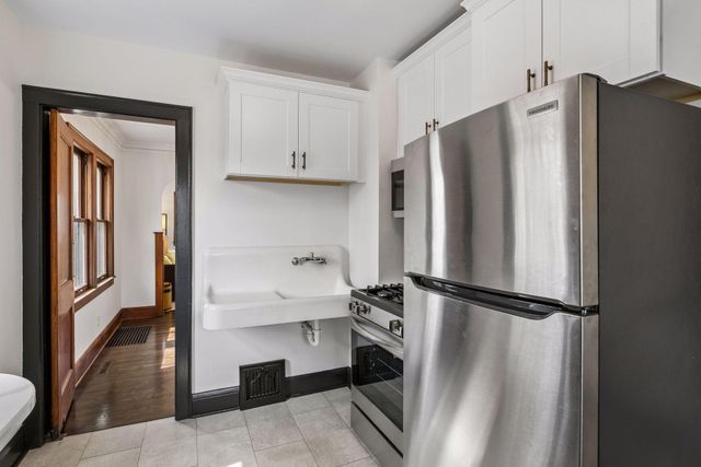 4100 Queen Avenue N, Minneapolis, MN 55412