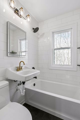 4100 Queen Avenue N, Minneapolis, MN 55412