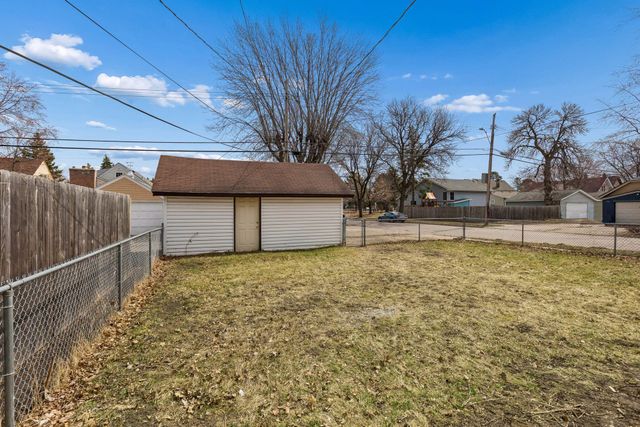 4100 Queen Avenue N, Minneapolis, MN 55412