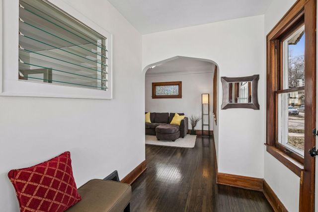 4100 Queen Avenue N, Minneapolis, MN 55412