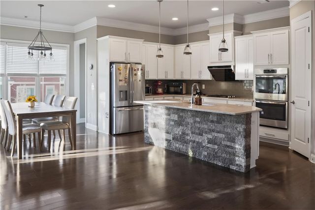 540 Suwanee Pass Ln, Suwanee, GA 30024