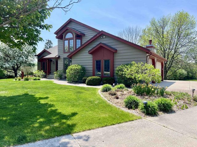 86 LEDGEBROOK DRIVE, Fond Du Lac, WI 54935