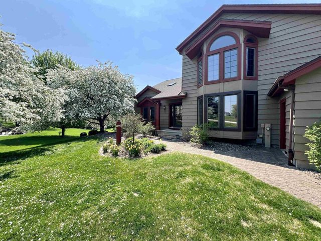 86 LEDGEBROOK DRIVE, Fond Du Lac, WI 54935