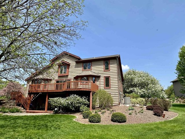 86 LEDGEBROOK DRIVE, Fond Du Lac, WI 54935