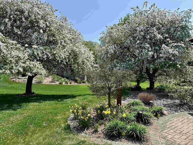 86 LEDGEBROOK DRIVE, Fond Du Lac, WI 54935