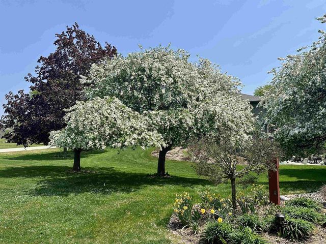 86 LEDGEBROOK DRIVE, Fond Du Lac, WI 54935