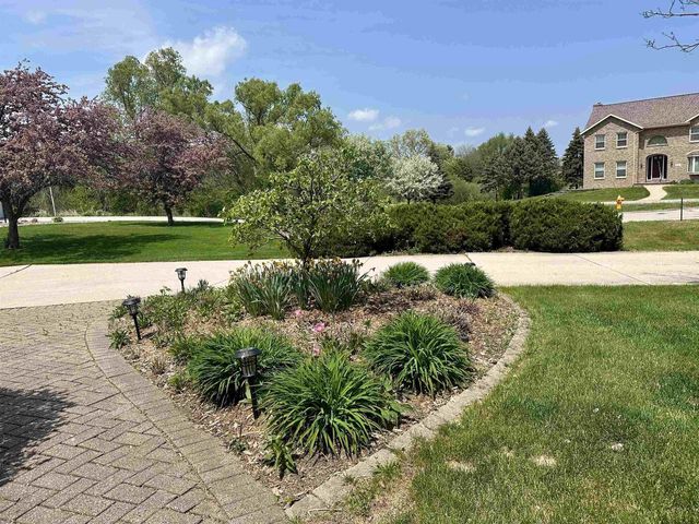 86 LEDGEBROOK DRIVE, Fond Du Lac, WI 54935