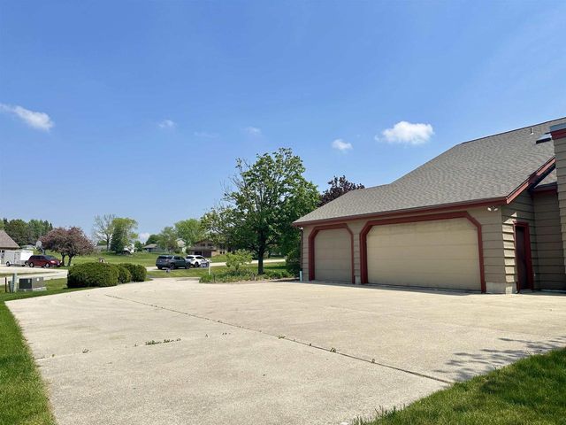 86 LEDGEBROOK DRIVE, Fond Du Lac, WI 54935