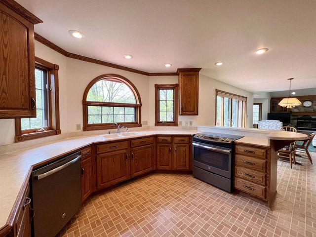 86 LEDGEBROOK DRIVE, Fond Du Lac, WI 54935